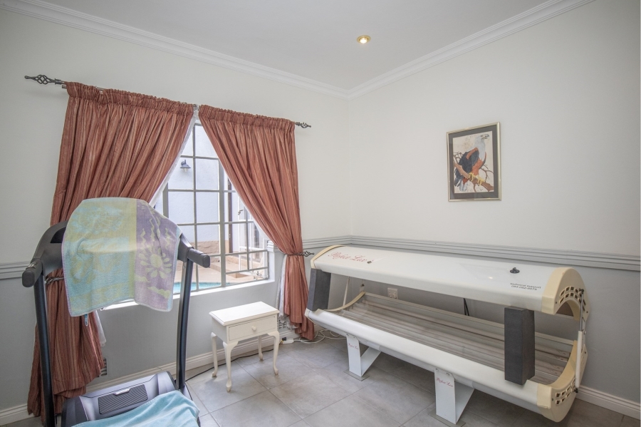 5 Bedroom Property for Sale in Ifafi North West